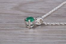 Load image into Gallery viewer, Natural Round cut Emerald set Silver Necklace