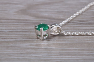 Natural Round cut Emerald set Silver Necklace