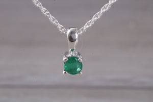 Natural Round cut Emerald set Silver Necklace
