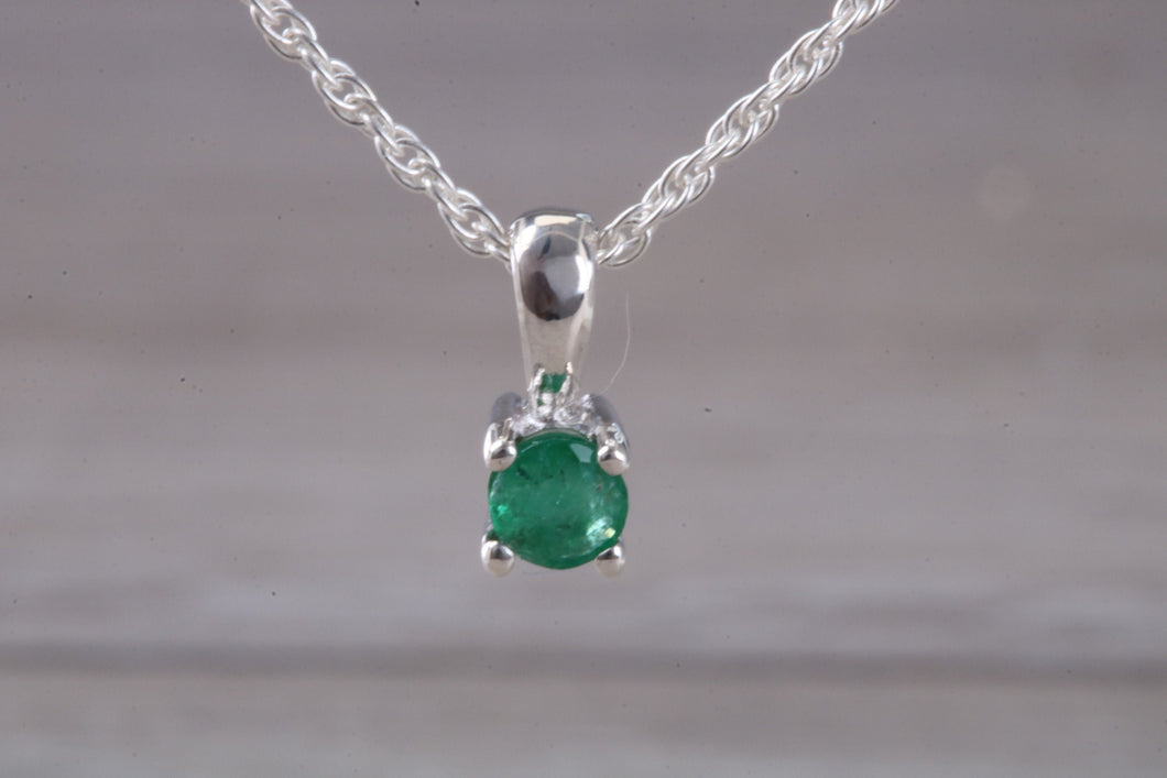 Natural Round cut Emerald set Silver Necklace