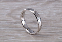 Load image into Gallery viewer, Chunky Circle set Quarter carat Diamond Band