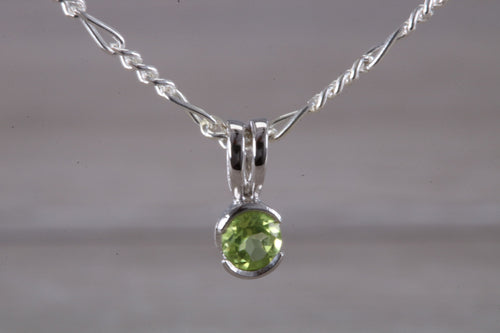 Natural Peridot Gemstone set Silver Necklace
