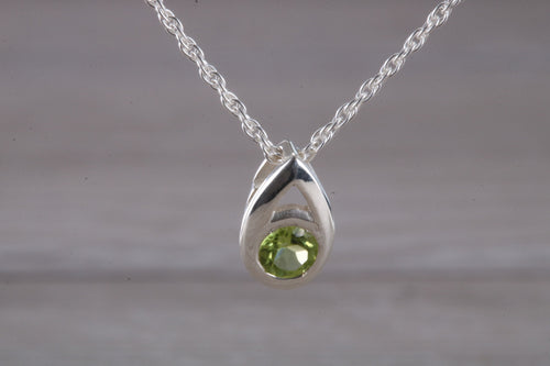 Natural Round cut Peridot set Silver Necklace