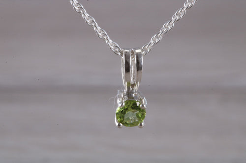 Natural Peridot Gemstone set Silver Necklace