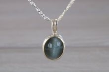 Load image into Gallery viewer, Natural Grey Cats Eye set Silver Necklace