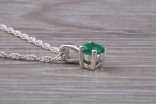 Load image into Gallery viewer, Natural Round cut Emerald set Silver Necklace