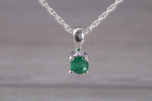 Load image into Gallery viewer, Natural Round cut Emerald set Silver Necklace