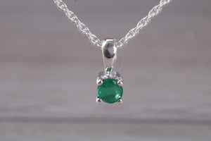 Natural Round cut Emerald set Silver Necklace