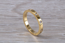 Load image into Gallery viewer, Simple Chunky 5 Diamond set Band
