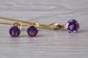 Round Amethyst Necklace with Matching Stud Earrings Set in Yellow Gold
