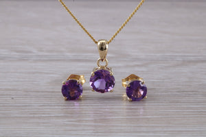 Round Amethyst Necklace with Matching Stud Earrings Set in Yellow Gold