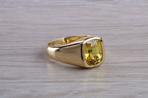 3.50 carat Natural Yellow Sapphire Gents 18ct Yellow Gold Ring