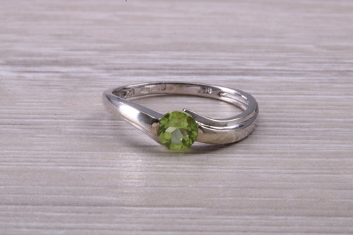 Round cut Peridot set White Gold Ring