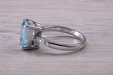 Load image into Gallery viewer, 4.50 carat Aquamarine and Diamond set Platinum Ring