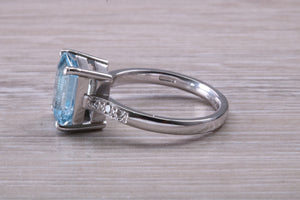 4.50 carat Aquamarine and Diamond set Platinum Ring