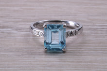 Load image into Gallery viewer, 4.50 carat Aquamarine and Diamond set Platinum Ring