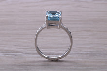 Load image into Gallery viewer, 4.50 carat Aquamarine and Diamond set Platinum Ring
