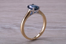 Load image into Gallery viewer, Stunning 1.50 carat Oval cut Royal Blue Sapphire Solitaire