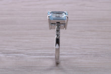 Load image into Gallery viewer, 4.50 carat Aquamarine and Diamond set Platinum Ring