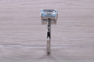 4.50 carat Aquamarine and Diamond set Platinum Ring