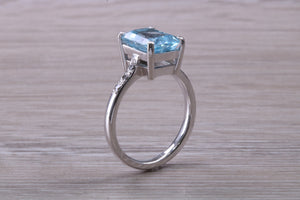 4.50 carat Aquamarine and Diamond set Platinum Ring