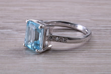 Load image into Gallery viewer, 4.50 carat Aquamarine and Diamond set Platinum Ring