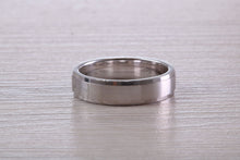Load image into Gallery viewer, Gents 5 mm Wide Patterned White Gold Band