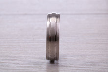 Load image into Gallery viewer, Gents 6 mm Wide Patterned White Gold Band