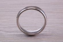 Load image into Gallery viewer, Gents 6 mm Wide Patterned White Gold Band