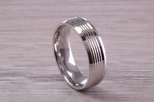 Load image into Gallery viewer, Gents 6 mm Wide Patterned White Gold Band