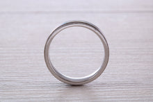 Load image into Gallery viewer, Gents 5 mm Wide Patterned White Gold Band