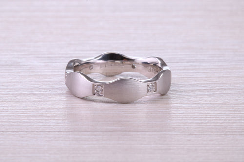 Curved Circle Diamond set White Gold Band