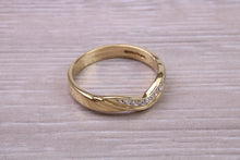 Load image into Gallery viewer, Curved Diamond set 18ct Yellow Gold Ring
