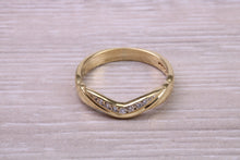 Load image into Gallery viewer, Curved Diamond set 18ct Yellow Gold Ring