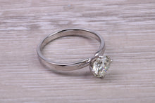 Load image into Gallery viewer, 1.47 Carat Natural Round cut Diamond set Platinum Solitaire