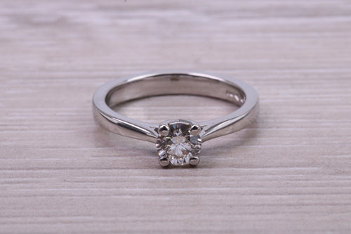 Simple and Elegant Round Brilliant cut Diamond set Platinum Solitaire